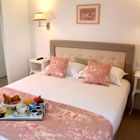 Hotel Restaurant Le Lion D'Or Saint-Hilaire-du-Harcouët 객실 사진