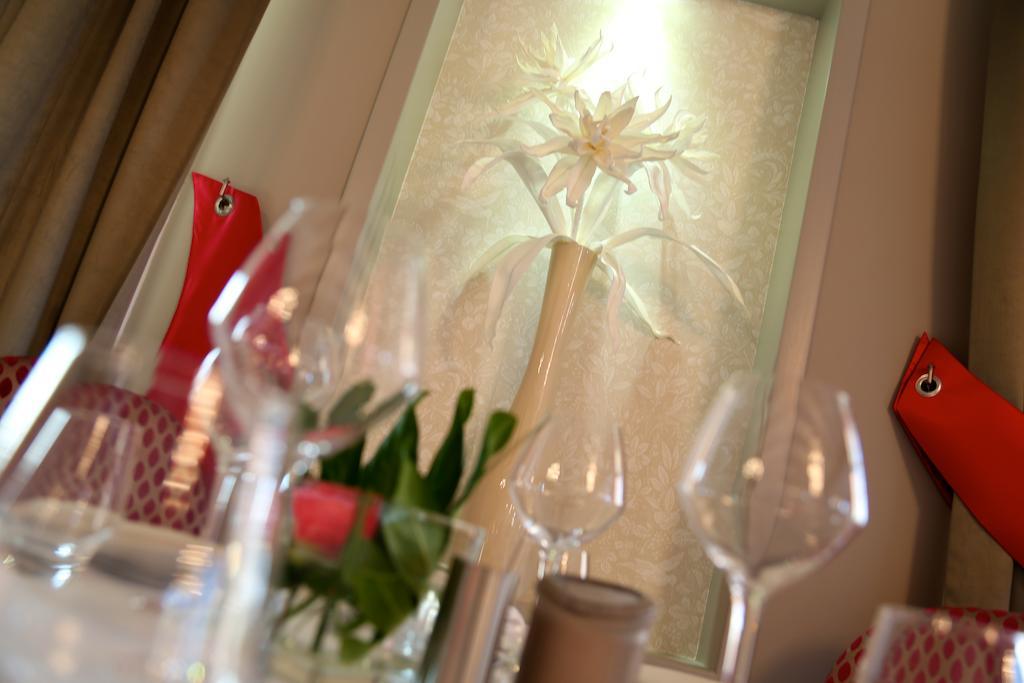 Hotel Restaurant Le Lion D'Or Saint-Hilaire-du-Harcouët 외부 사진