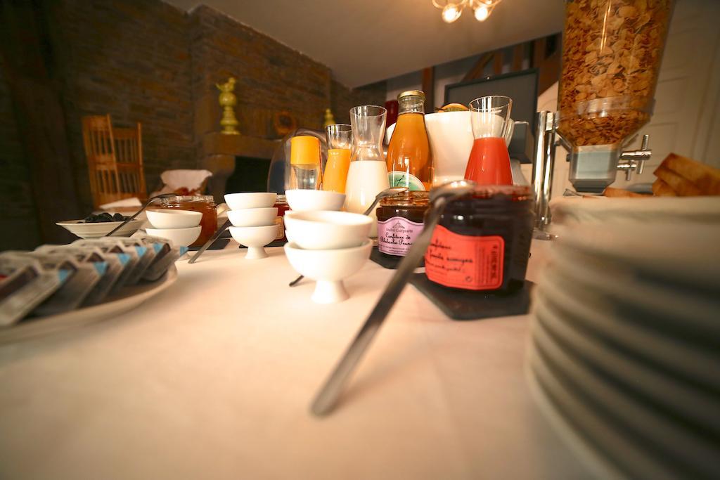 Hotel Restaurant Le Lion D'Or Saint-Hilaire-du-Harcouët 외부 사진