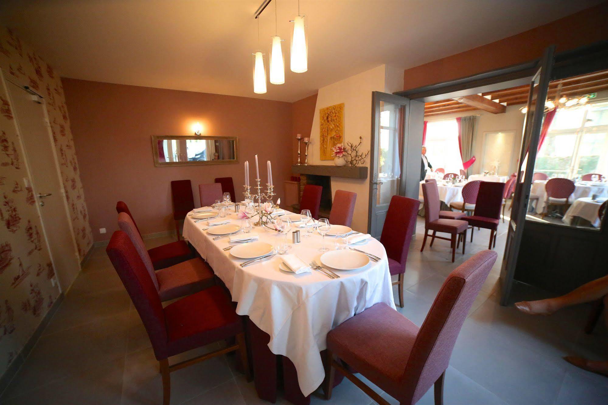 Hotel Restaurant Le Lion D'Or Saint-Hilaire-du-Harcouët 외부 사진