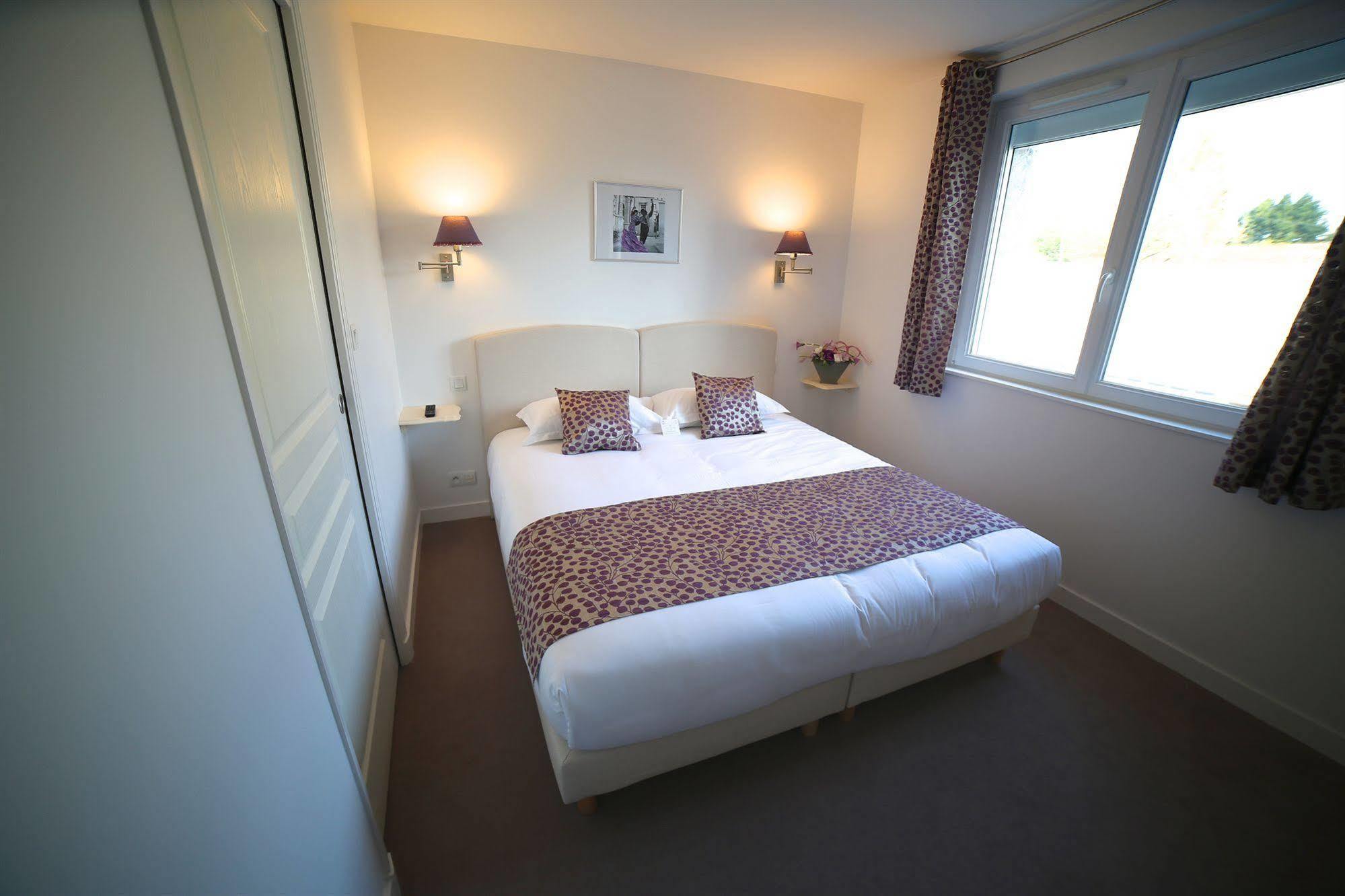 Hotel Restaurant Le Lion D'Or Saint-Hilaire-du-Harcouët 외부 사진